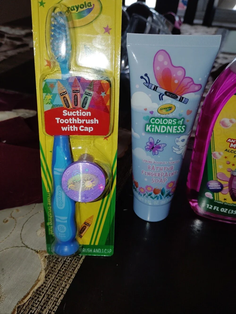 Crayola silly scents color of kindness kids collection. Includes super cute Bath